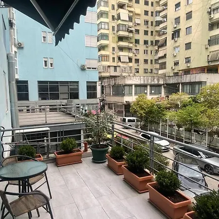 Theoffice - Stylish In Perfect Location 아파트 티라나