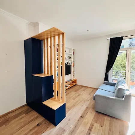 아파트 Theoffice - Stylish In Perfect Location 티라나