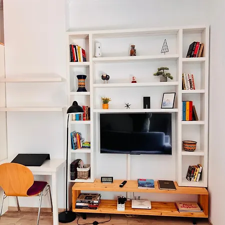 Theoffice - Stylish In Perfect Location 아파트 티라나